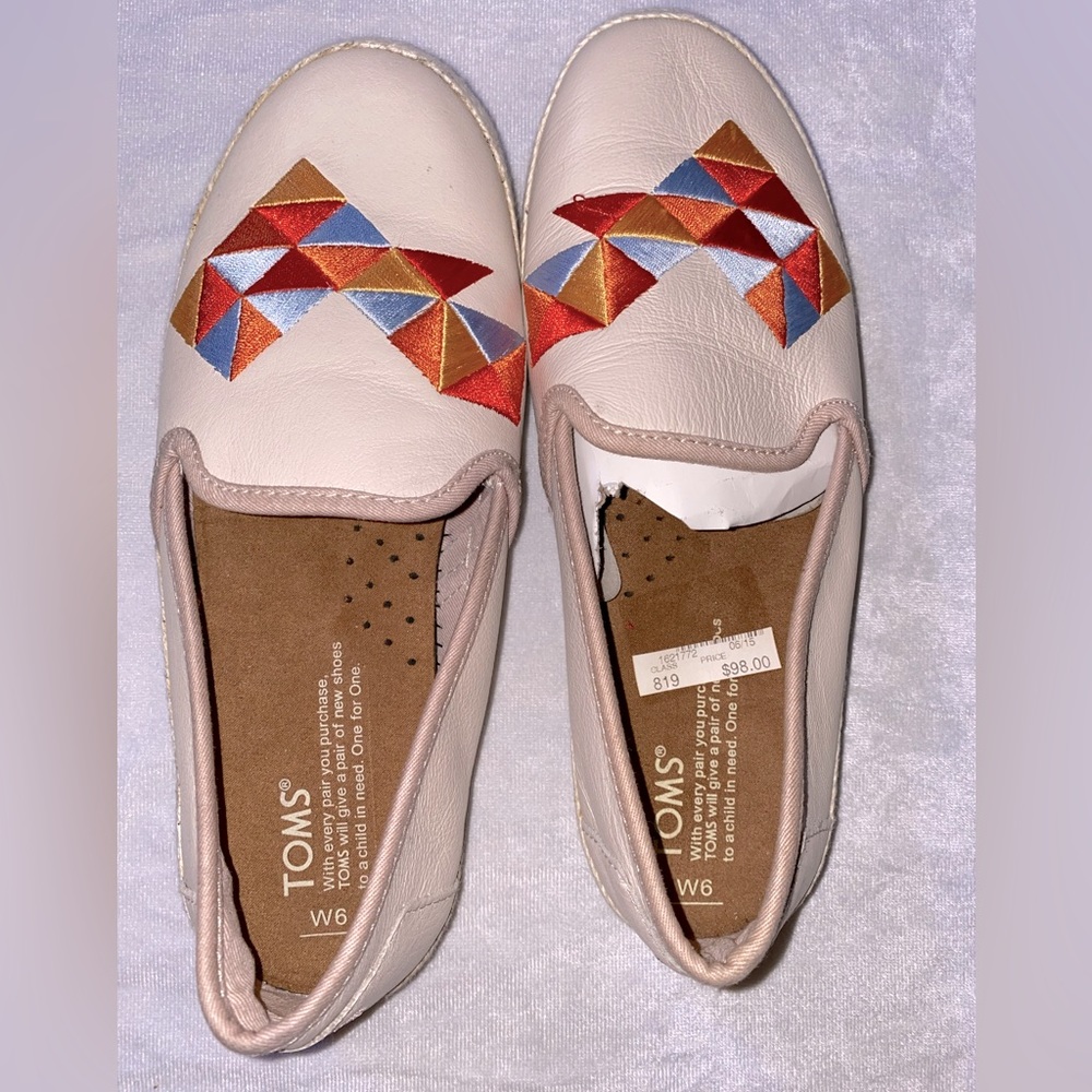 TOMS SLIP ON FLATS